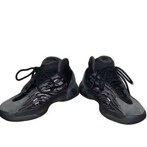 YEEZY QNTM onyx Y2Y Adidas GX1317 Mens 5.5 US
SNEAKERS